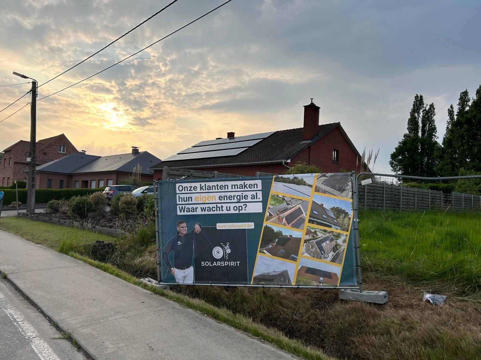 Groot formaat, drukke wegen. 1